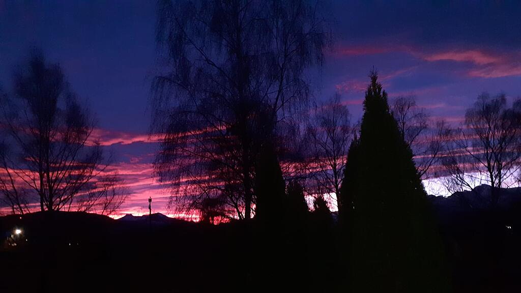Wundersch\u00f6ner Sonnenaufgang \u00fcber Salzburg III