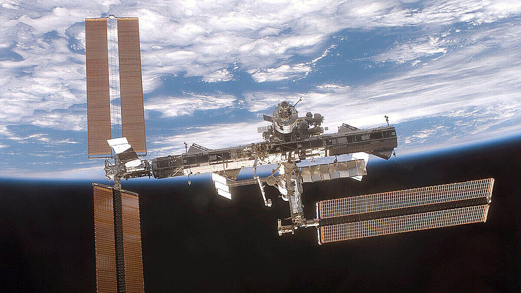 Die Trümmerteile kommen von der Raumstation ISS (Archivbild).