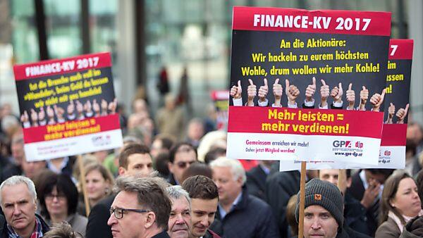 Bankangestellte bekamen die geforderte Erhöhung