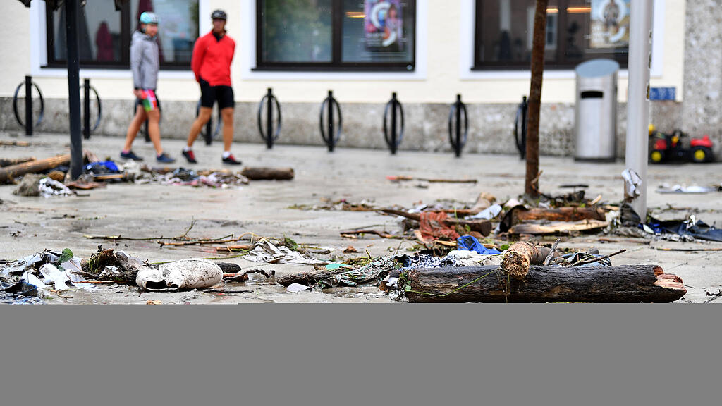 Aufr\u00e4umarbeiten in Hallein