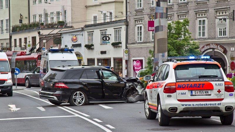 Auto crasht am Hanuschplatz