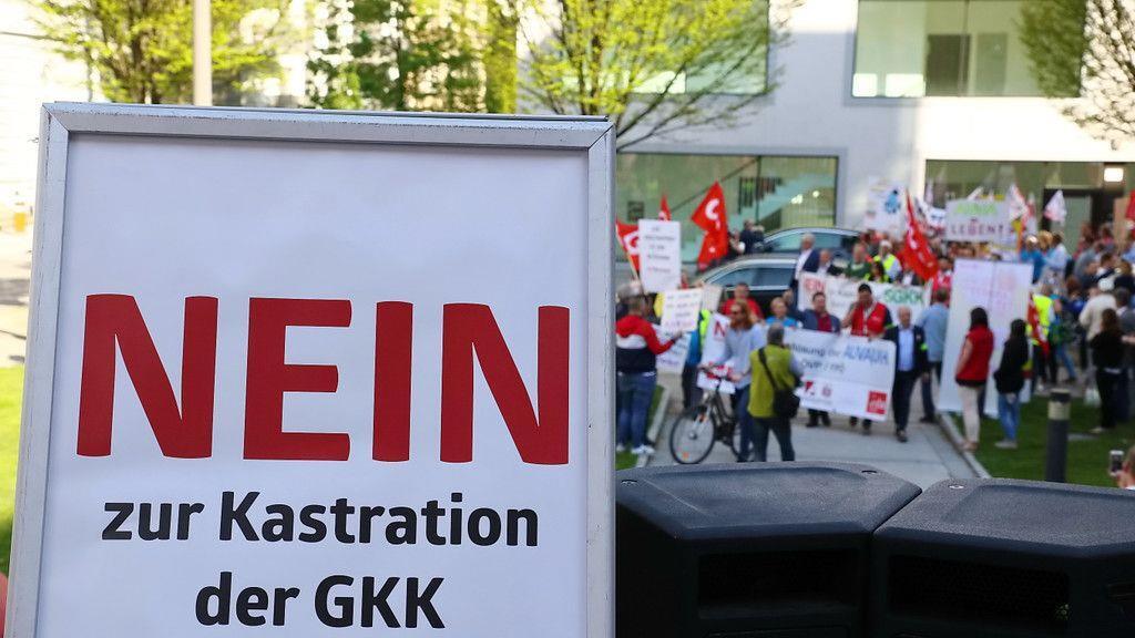 1.500 Teilnehmer bei Kundgebung vor AK Salzburg