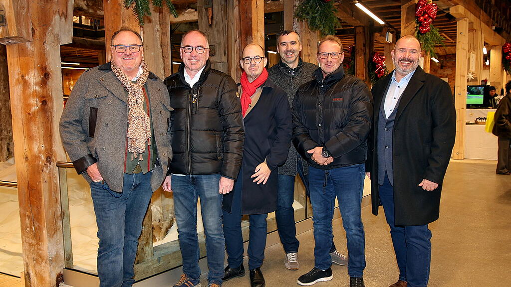 Adventmarkt in Hallein ist Er\u00f6ffnet