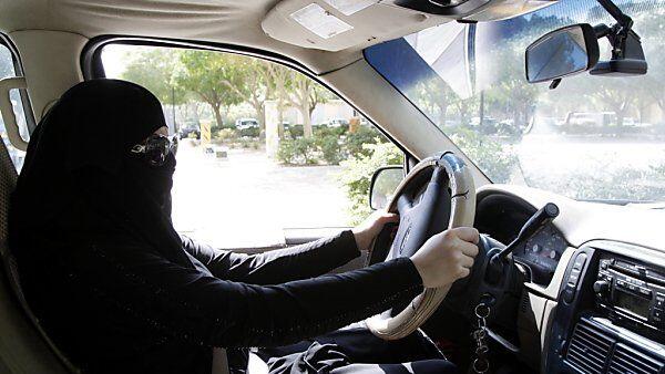 Saudischen Frauen ist Autofahren nicht gestattet