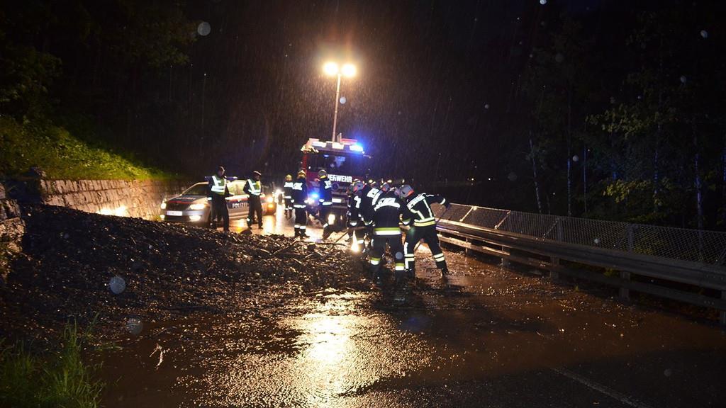 Mure blockierte Wagrainer Bundesstraße mit Geröll