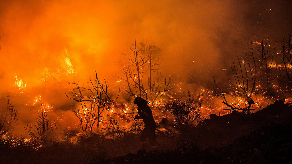Feuer auf griechischer Insel