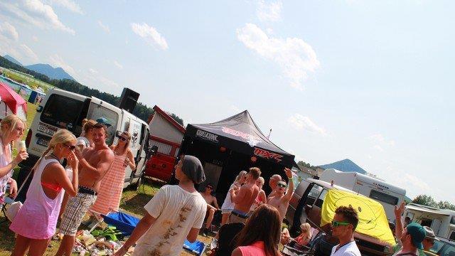 Electric Love: Campingplatz-Impressionen