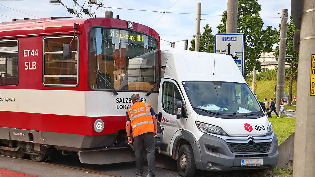 Pkw gegen Lokalbahn Itzling