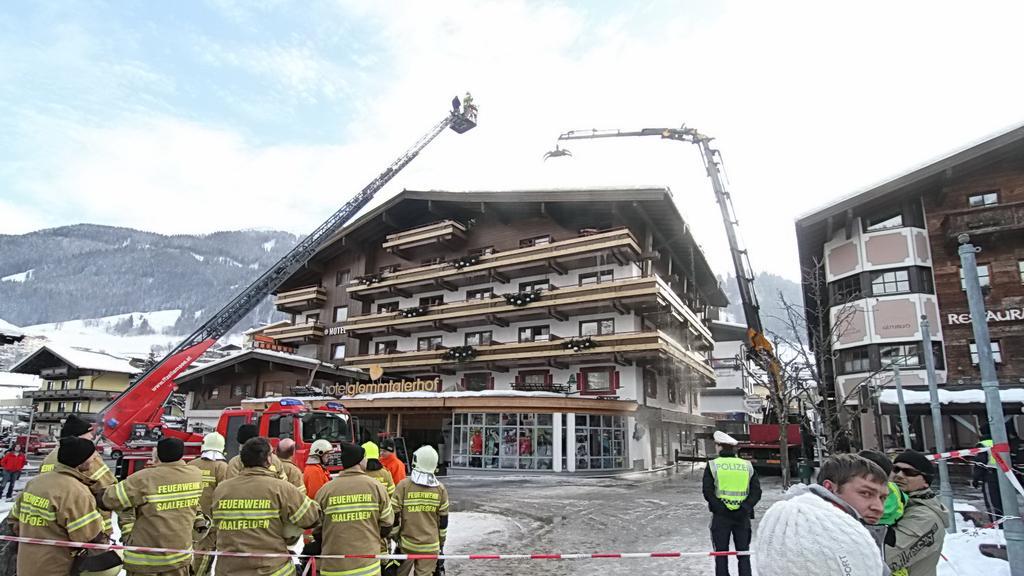 Der Glemmtalerhof ist am Abend des 25. Dezember 2011 den Flammen zum Opfer gefallen. Die Feuerwehren standen die ganze Nacht über im Einsatz.