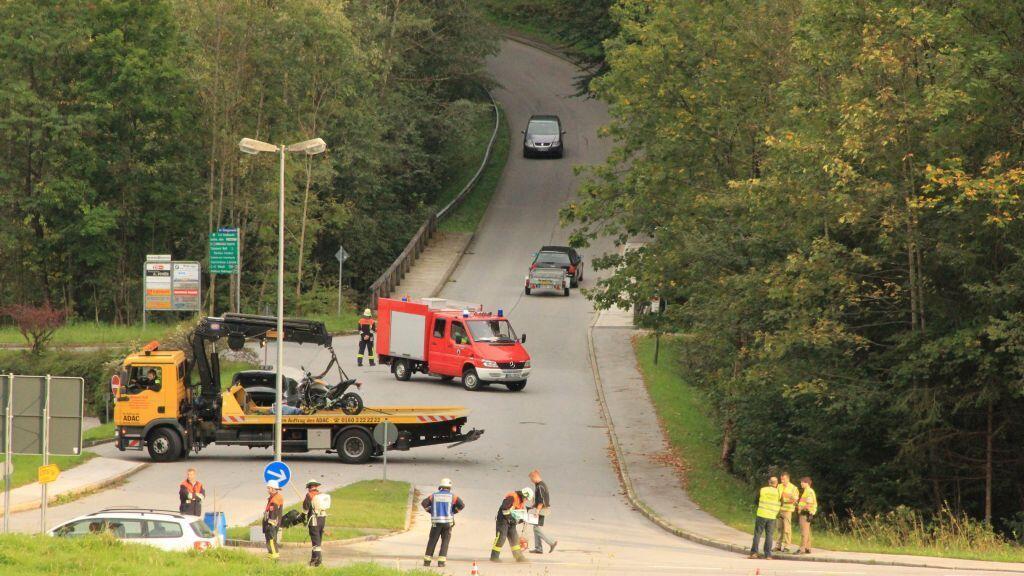 Der Motorradfahrer erlitt bei dem Unfall schwere Verletzungen.