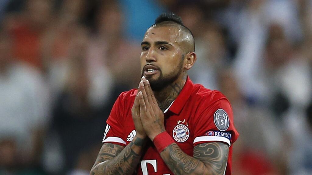 Bayern-Star Vidal flog mit Gelb-Rot vom Platz.