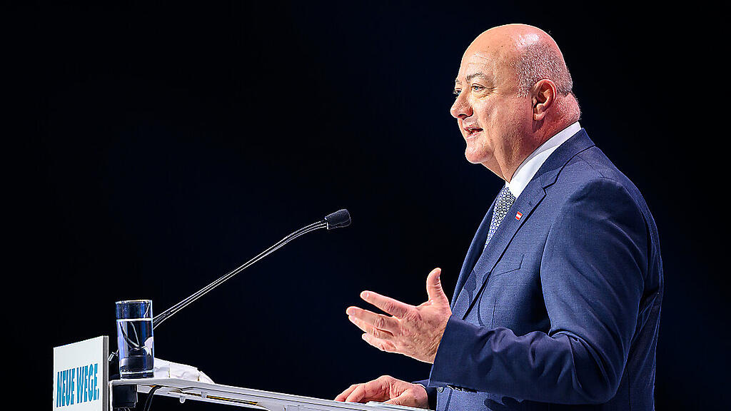 Kanzler hält sich mit Spekulationen über Ursachen zurück