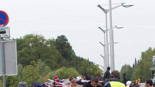 760 Flüchtlinge an der Saalachbrücke