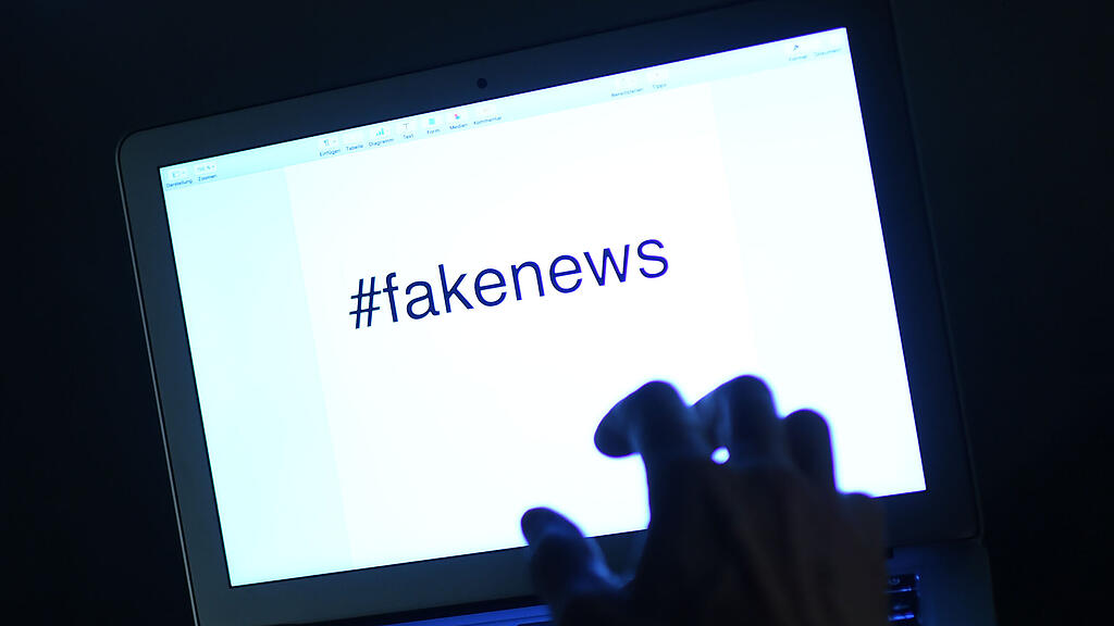 symb_fakenews symb_deepfake
