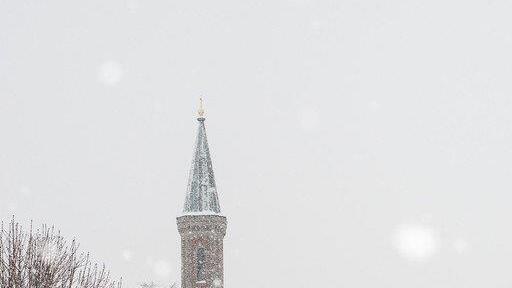 Schnee sorgt für Unfälle und Verkehrschaos: Innenstadt versinkt im Schnee
