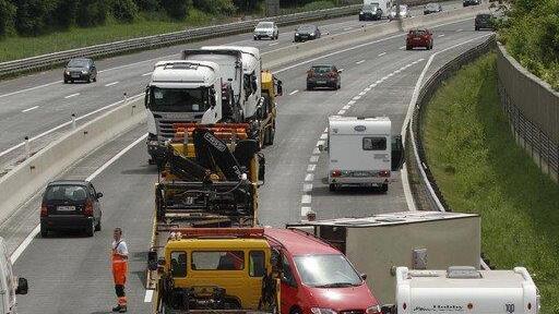 A10: Wohnwagen kippt um