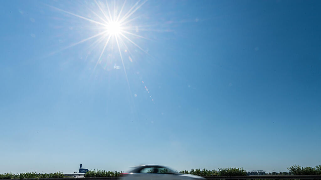 Die Hitze kann so manchem Autofahrer zu schaffen machen.