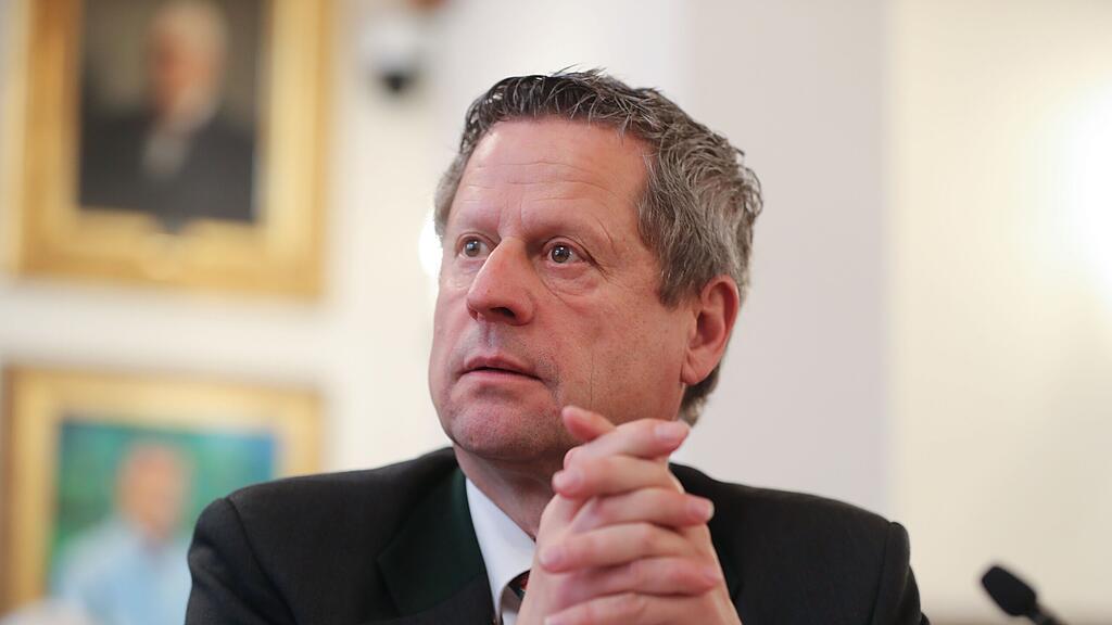 "Man muss der Realität ins Auge sehen, eine Kandidatur hat keinen Sinn", sagte Helmut Naderer.