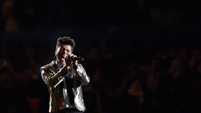 Bruno Mars & Red Hot Chili Peppers live beim Super Bowl 2014