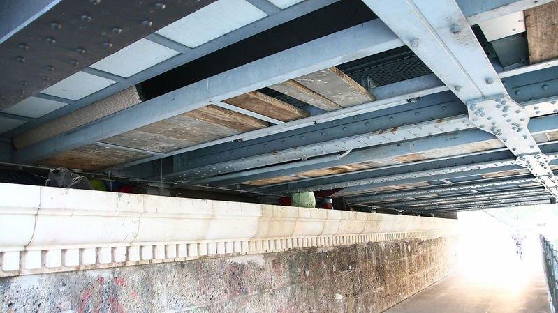 Bettlerquartiere unter der Staatsbrücke
