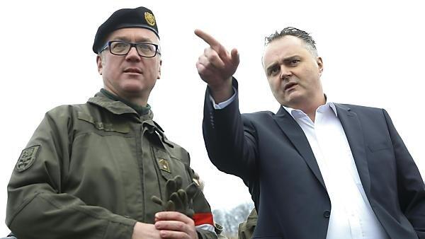 Verteidigungsminister Doskozil in Spielfeld