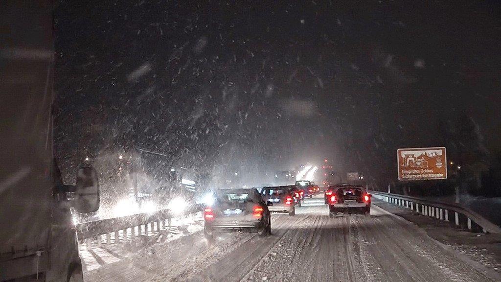 Schnee: A8 bei Neukirchen gesperrt