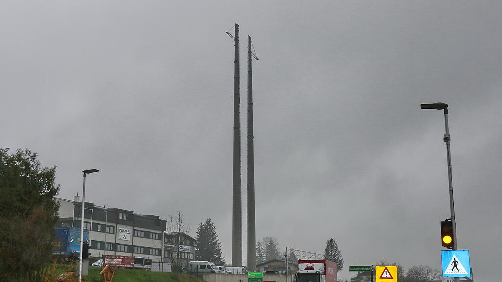 Bau von 380 kV-Leitung