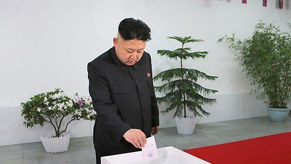 Kim bei der Stimmabgabe