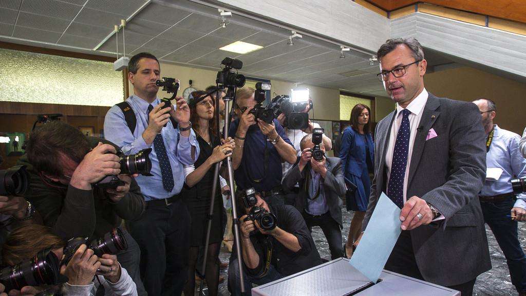 BP-Wahl: Stimmabgabe Norbert Hofer