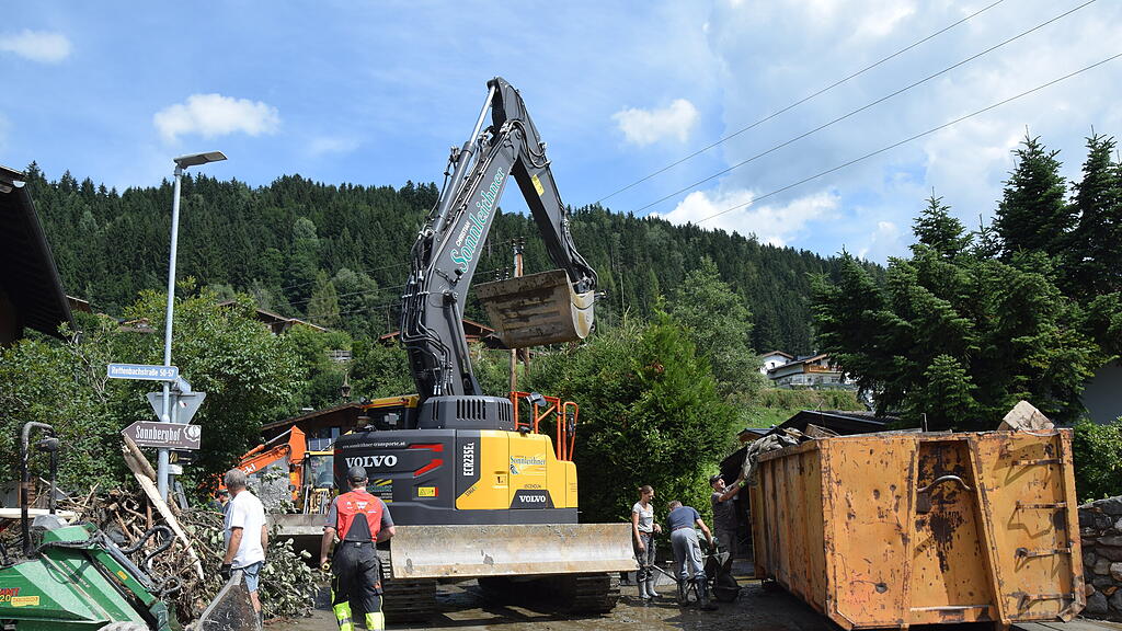 Unwetter_Mittersill_Aufr\u00e4umarbeiten III