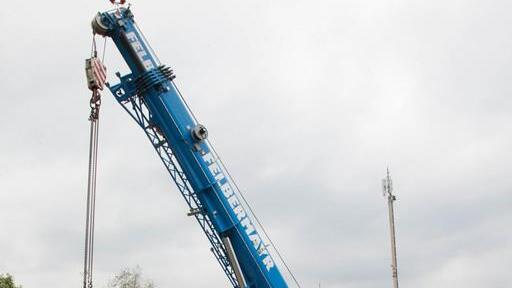 Aufbau der Container in der Schwarzenbergkaserne