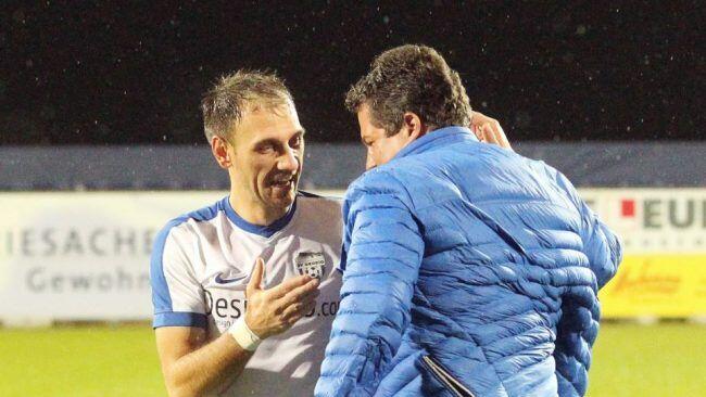 Goalgetter Mersudin Jukic (li.) hatte nach dem Halbfinal-Einzug mit Manager Christian Haas (re.) allen Grund zur Freude.