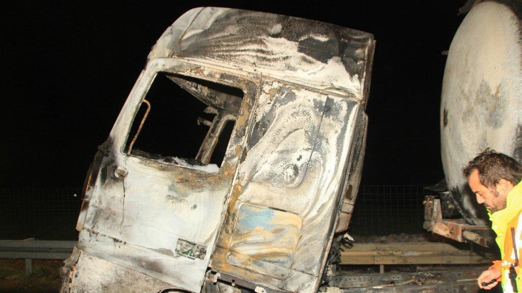 A8: Lkw in Flammen