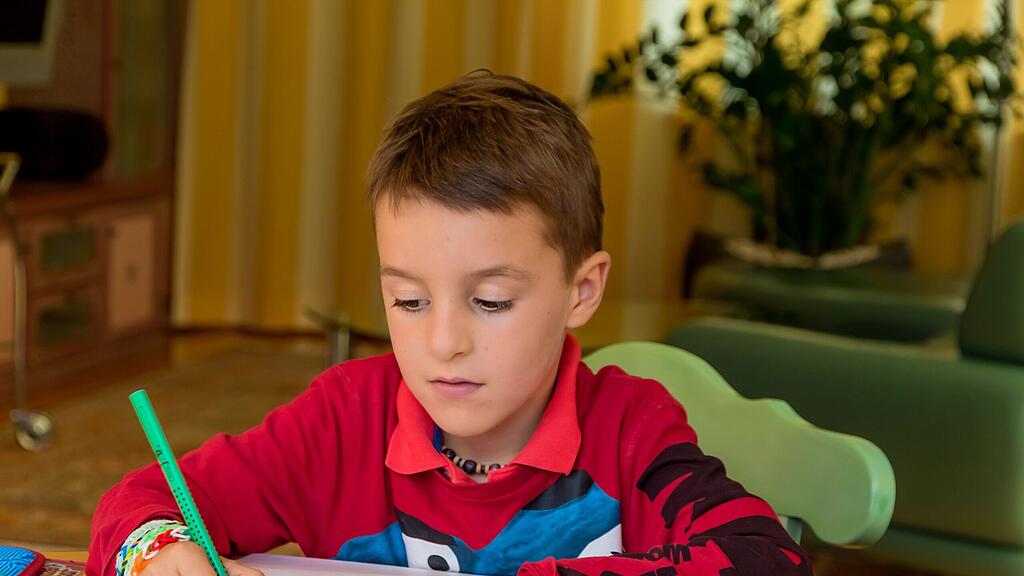 Wenn ein Schüler mehr als eine Woche "aus begründetem Anlass" in der Schule fehlt, muss das vom Landesschulrat genehmigt werden (Symbolbild).