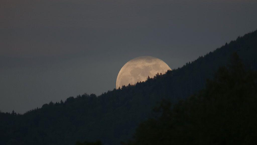 Vollmond über Salzburg