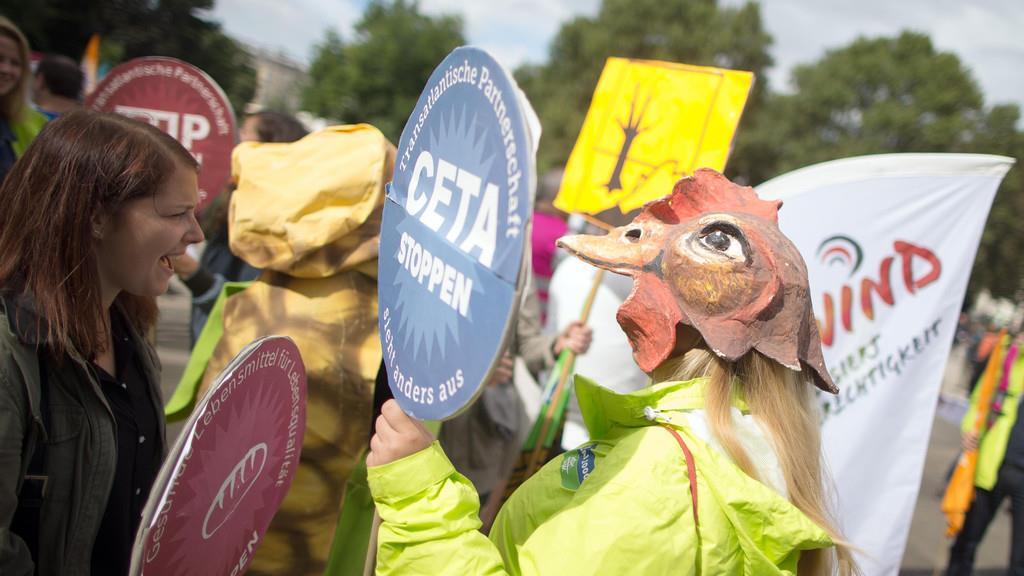 Demo gegen TTIP und CETA in Wien