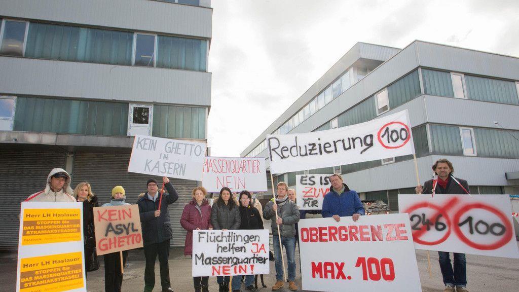 Pressekonferenz: Proteste gegen Asylwerberheim in Straniakstraße