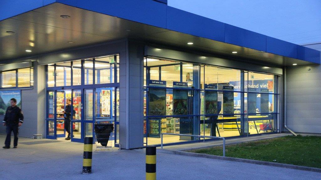 Unbekannter überfällt Lidl