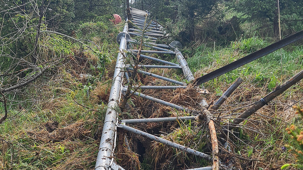 umgestürzter Windmessmast Lehmberg