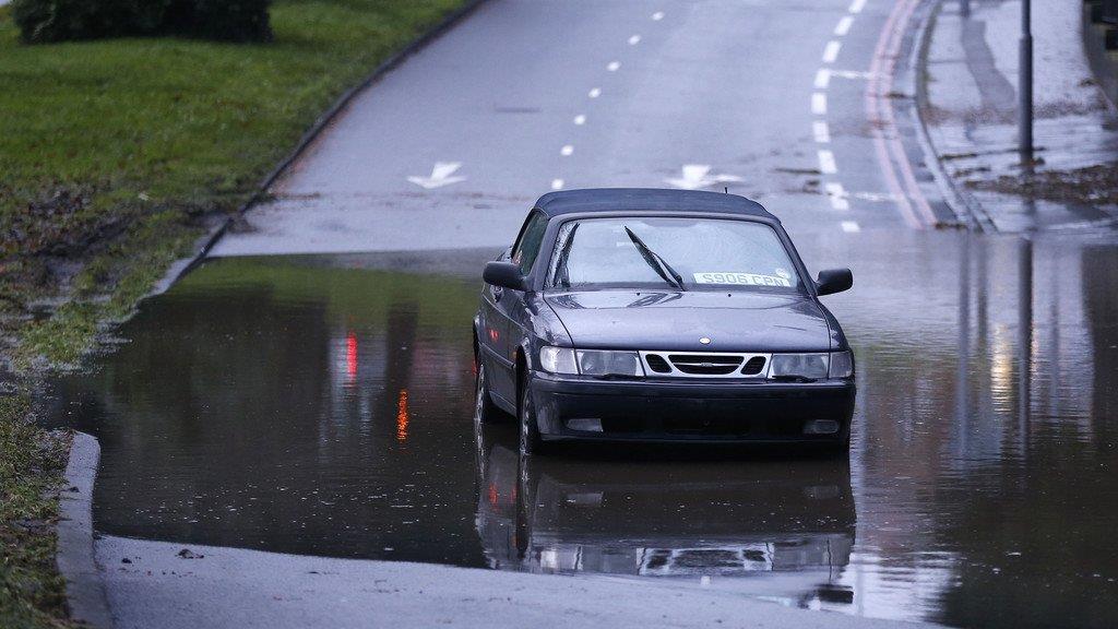 Sturmtief "Dirk": 100.000 zu Weihnachten ohne Strom