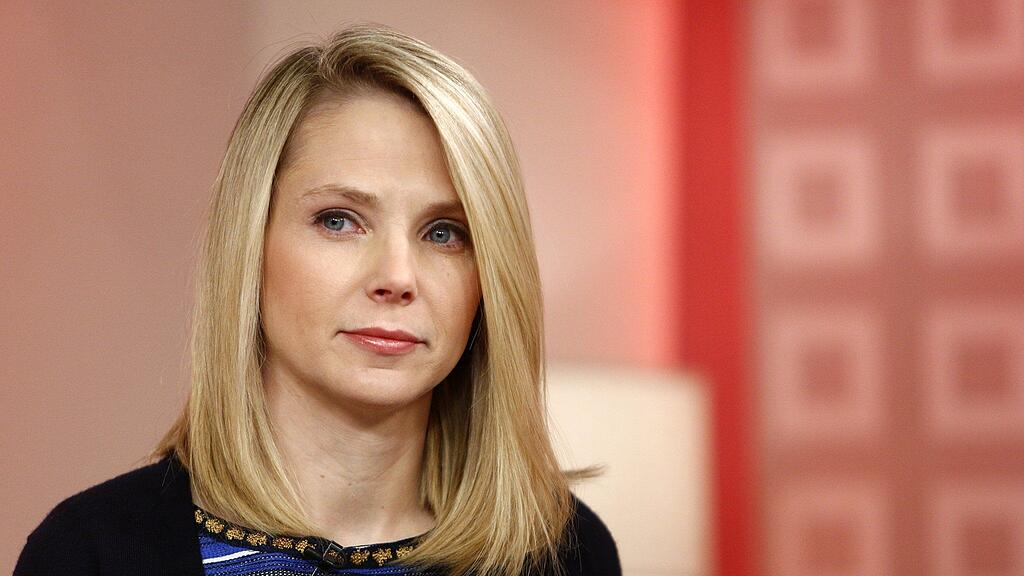 Die Yahoo-Chefin Marissa Mayer hat Angst vor dem Gefängnis, das ihr droht, falls sie nicht mit dem Geheimdienst kooperiert.
