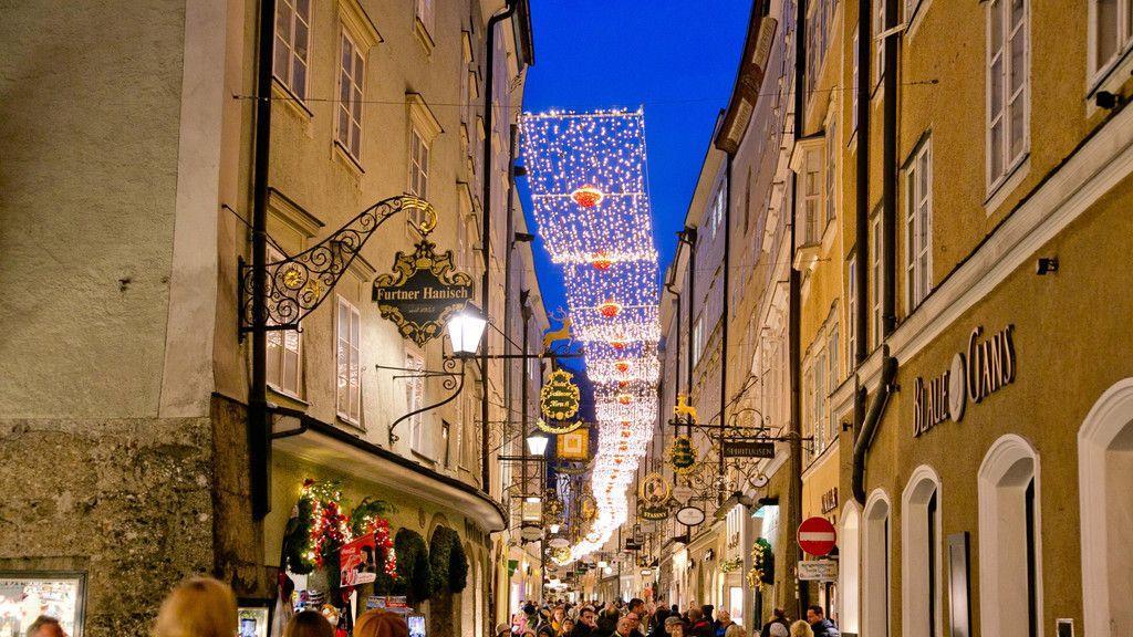 Weihnachtsbeleuchtung in der Getreidegasse