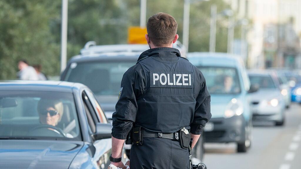 Der bayrische Innenminister will alle Grenzübergänge kontrollieren lassen.