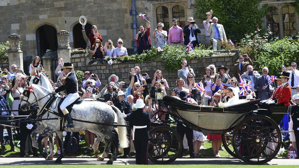 Royale Hochzeit: Schillernde Kutschfahrt durch Windsor