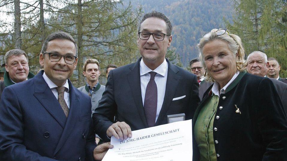 Versöhnung zwischen Haiders Witwe und Strache