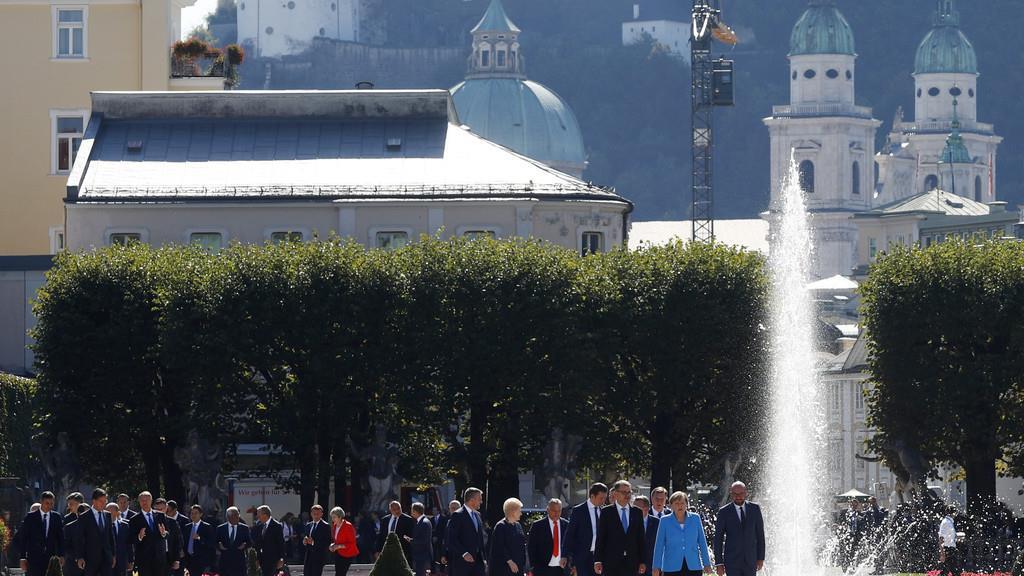 EU-Gipfel: Familienfoto im Mirabellgarten
