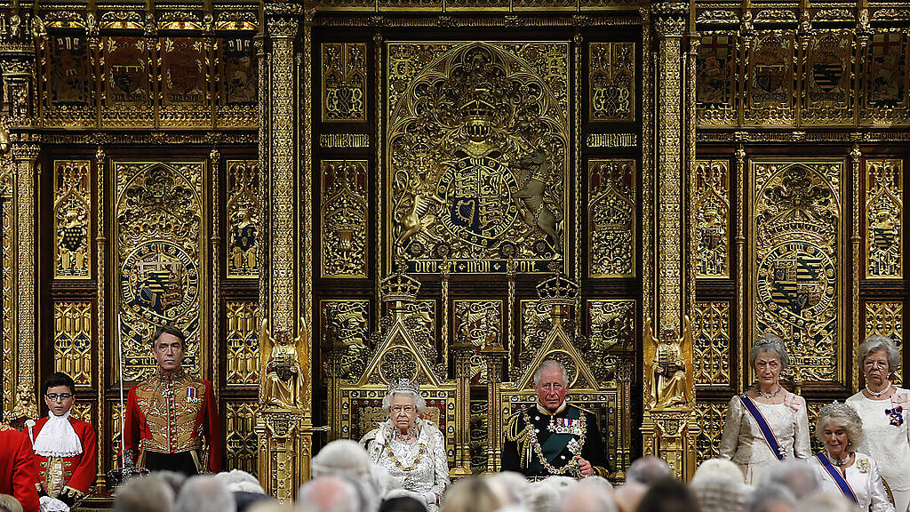 Elizabeth II.  verlas die Regierungserklärung des Premierministers