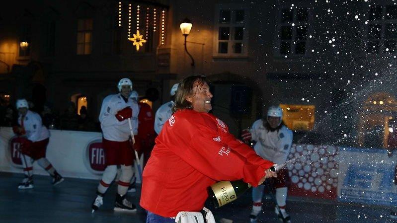 Eishockey-Charity am Mozartplatz