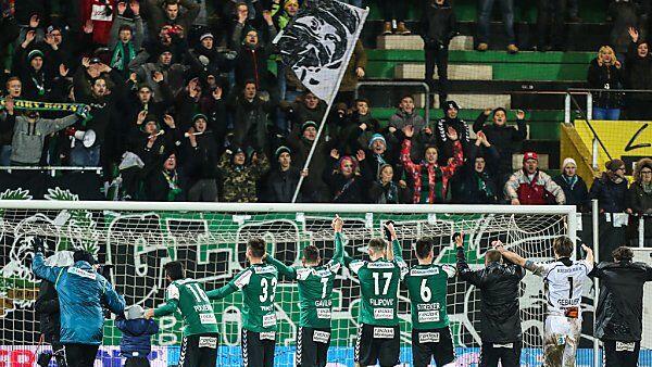 Freude bei Spieler und Fans in Ried