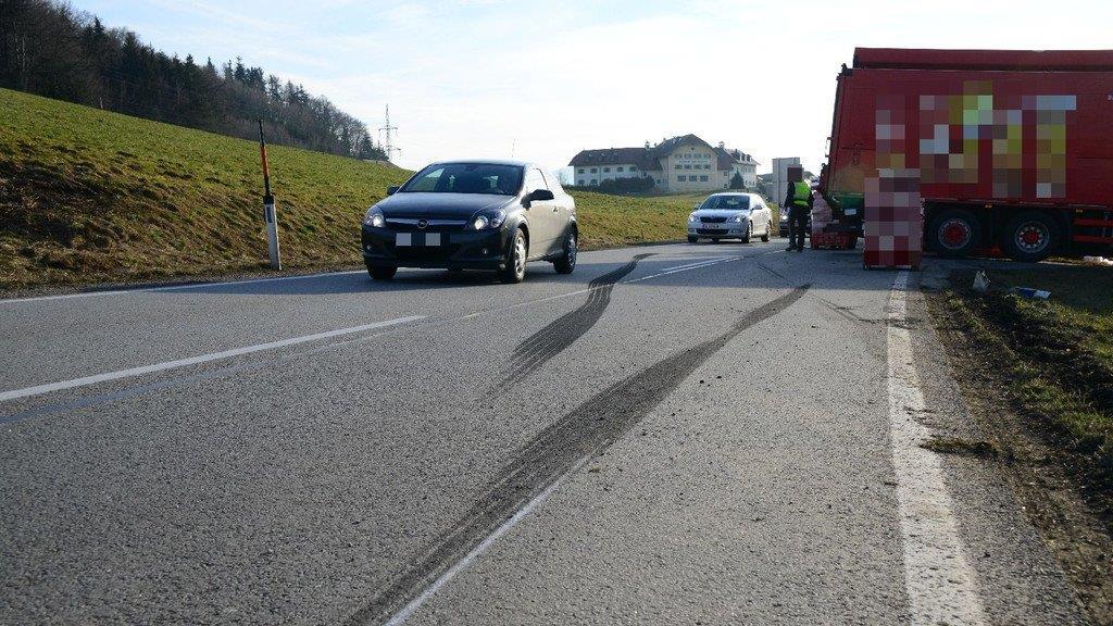 Bier-Lkw kippt um